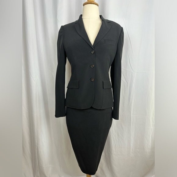 NWT Vintage Gucci 100% Silk Crepe Jacket & Skirt Suit Sz 38 - Picture 1 of 6